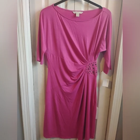 Chic Pink Midi Dress with Embellishments - Picture 2 of 13